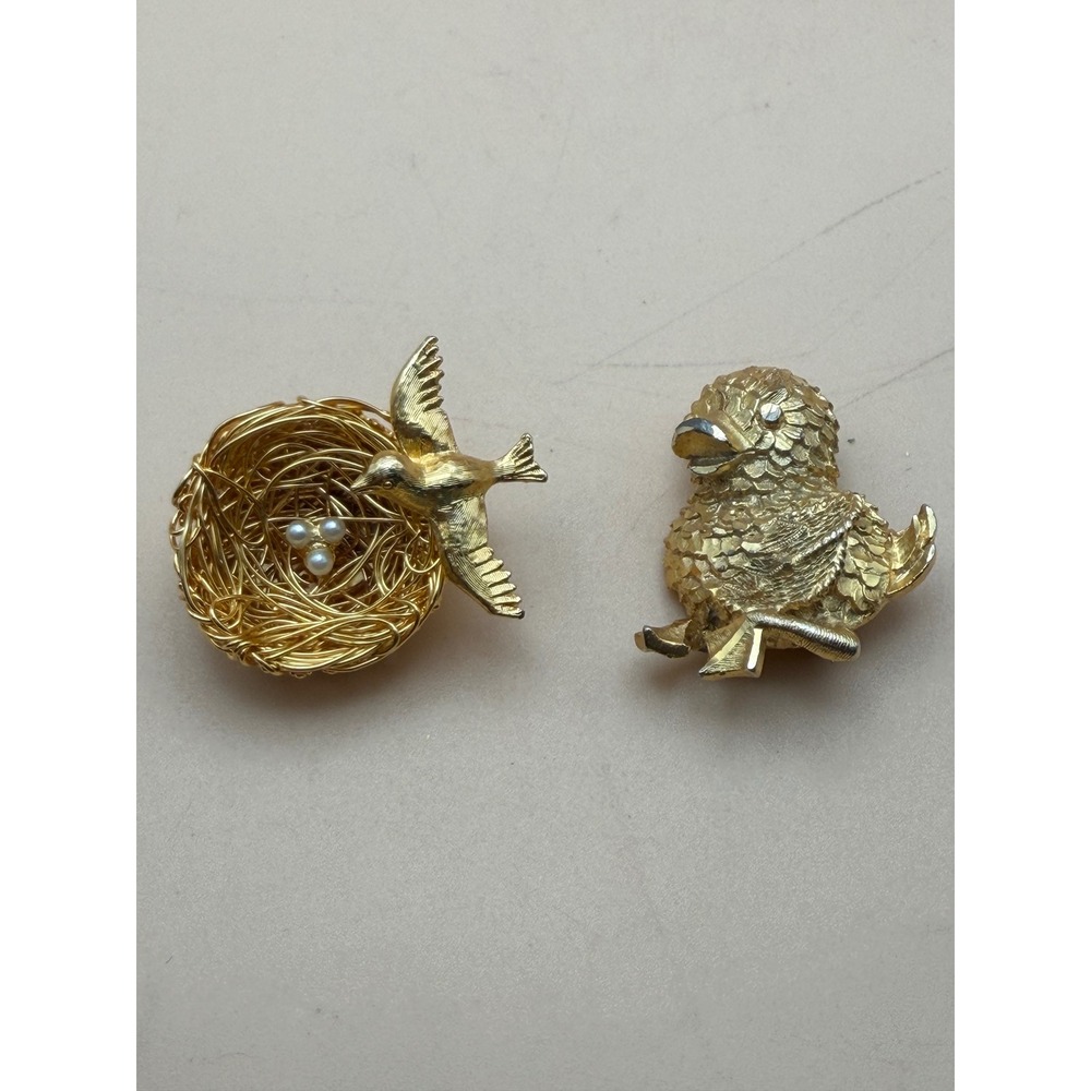 Vintage Gold Tone Bird Nest Faux Pearl Eggs and Baby Chick Brooch Pin Set